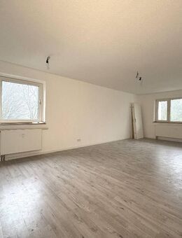 Bezugsfertig nach Sanierung: 3,5-Zimmer-Wohnung mit neuem Bad und Loggia in Gladbeck-Rentfort (1. OG links) - Gladbeck