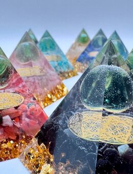 Orgonit-Pyramiden Bergkristall Lapislazuli Onyx Jaspis Türkis Kraftvolle Energiesteine für Harmonie und Balance - Rosenheim