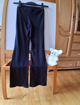 Ripped Leggings mit ausgestelltem Bein, 140, neuwertig - Sankt Augustin