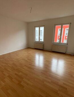 kleine Etagenwohnung mit Terrasse, EBK und Duschbad mit Fenster - Schwerin