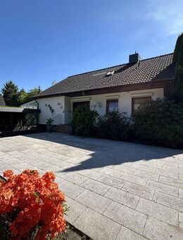Vollmöbliert! Großes Einfamilienhaus mit Indoorpool, Sauna, XXL-Garten & Carport - Quickborn (Landkreis Pinneberg)