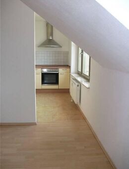 Agnesstr. * EBK, Wanne und Laminat...2-Raum-DG-Whg...schick saniert * - Chemnitz