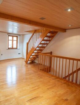 Wohnung und Haus in einem - saniertes Altstadthaus mit insgesamt 93m², Küche und Klimaanlage - Lauingen (Donau)