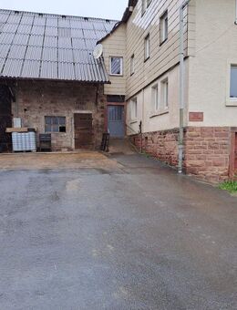 Renovierungsbedürftiges Hofanwesen mit großem Grundstück & 850 € Mieteinnahmen / 205.000 € - Walldürn