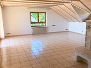 Großzügige 3,5 Zimmer-Wohnung mit Ausblick, Kachelofen und Einbauküche in Bissingen-Teck - Bissingen (Teck)
