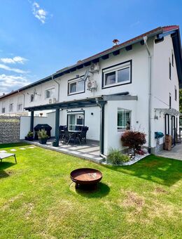 HOCHWERTIGES REIHENENDHAUS MIT GARTEN UND ÜBERDACHTER TERRASSE - PV-ANLAGE - GARAGE - FERNWÄRME - Burghausen