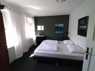 Zwei Ferienhäuser auf einem großen Grundstück - Deudesfeld