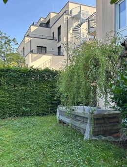 Schöne 3-Zimmer-Erdgeschosswohnung mit großem eigenen Garten in Moosach - München