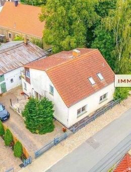 IMMOBERLIN.DE - Behagliches Ein-/Zweifamilienhaus in harmonischer Lage im Ortskern - Rehfelde