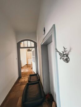 GROSSRAUMWOHNUNG (5 ZIMMER+) INKL. GARTENMITBENUTZUNG IN CHARMANTEM ANWESEN IN GROSSAITINGEN ZU VERMIETEN. - Großaitingen