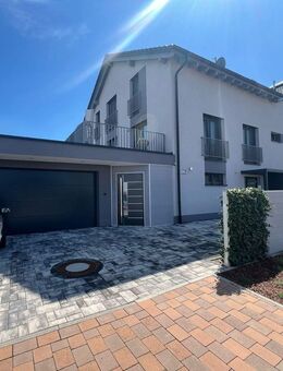 Premium-Immobilie mit exklusiver Ausstattung und Pool-Paradies - Rheinhausen