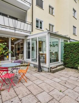 Stilvolle Erdgeschosswohnung mit Wintergarten und großzügiger Terrasse - Stuttgart