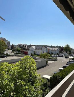 * 3-Zimmer-Wohnung mit Aufzug und Südbalkon in Stadtbahn-Nähe * - Remseck (Neckar)