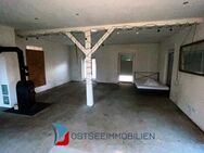 Grdstk. ca. 2.685 m² mit EFH, ca. 224 m² Wfl., Teilsaniert, Keller, neuer Hühnerstall, vollständig eingezäunt - Behrenhoff