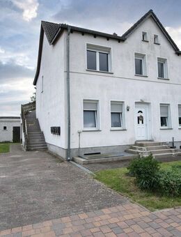 Renditehaus - Mehrfamilienhaus mit 4 Wohnungen, Nebengelass, Keller, Grundstück, Stellplätze - Gartz (Oder)