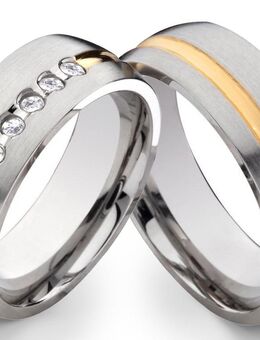 Fantastische Edelstahlringe E146 mit Zirkonias und Gravur - Aholming