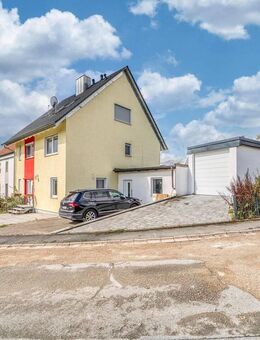 Modernisierte Doppelhaushälfte in Hemhofen: Familienidylle mit vielen Extras! - Hemhofen