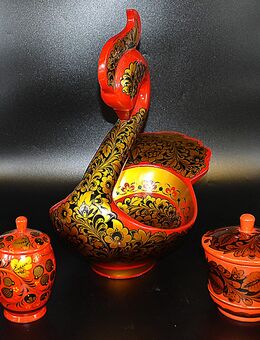 Schwan Schale mit 2 Gefäßen mit Deckel - dekoratives Floralmuster - München