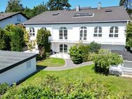 Prestigeträchtige Villa mit drei Wohnungen in exponierter Hanglage von Schloßborn - Glashütten (Hessen)