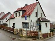 ACHTUNG, NEUER PREIS! Gepflegtes und solides Wohnhaus mit Vollkeller und 2 massiven Garagen in bester Wohnlage von Wünschendorf - Wünschendorf (Elster)