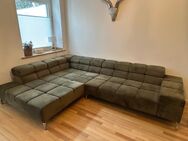 Couch Eckcouch Sofa grün und hochwertig - Düsseldorf