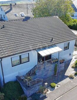 Hier ziehst du ein und deine Pläne gleich mit!!! Bungalow mit ELW und vielen Möglichkeiten!!! - Bundenbach