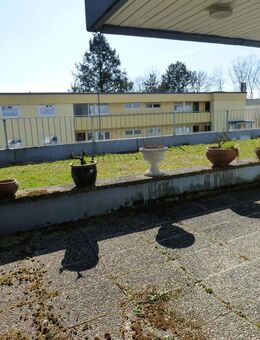 Das BESONDERE: Helle, großzügige Terrassen-Wohnung (15 m² Kellerraum) in ruhiger Stadtrandlage - Göppingen