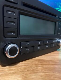 Original VW Autoradio Jetta 5 / Golf 5 / Passat - Mit Code - Celle