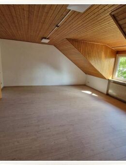 Großzügige 3-Zimmer-Wohnung im DG eines 6-Parteien-Hauses in zentrumsnaher Lage von Geisenfeld - Geisenfeld