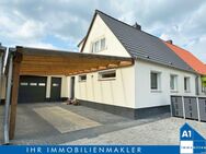 Sanierte Doppelhaushälfte mit EBK, überdachtem Außenpool und Carport in ruhiger Wohnlage im Süden von Halle (Saale) - Halle (Saale)