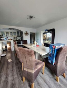 Großzügige 5-Zimmer-Wohnung mit zwei Balkonen, Garage und Top-Anbindung - Laatzen