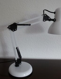 NEUE LED-Schreibtischlampe. Höhe und Neigung mehrfach durch Gelenke mit Federzug verstellbar. Schirm dreh- u. schwenkbar. SEHR praktische Lampe, Leuchte, Tischlampe, Arbeitslampe aus Metall für vielerlei Einsatzmöglichkeiten. Höhe 50 cm. LADEN-NEU - Bad Oeynhausen