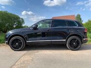 VW Touareg V6 TDI R-Line 21" Terrain Tech Luft AHK - Gleichen