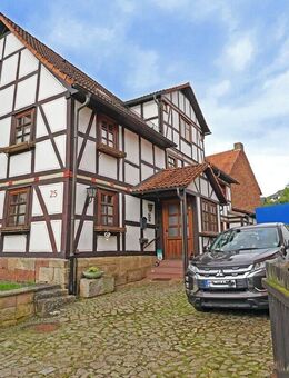 HISTORISCHES KULTURDENKMAL MIT ENTWICKLUNGSPOTENTIAL IN ZENTRALER LAGE VON HELSA - Helsa