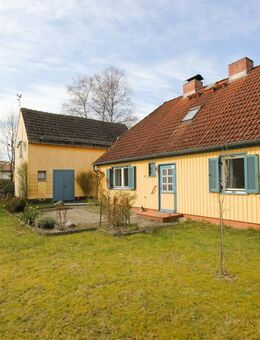 Einzigartig in Prerow - Wohnhaus mit riesigem Grundstück - Prerow (Ostseebad)