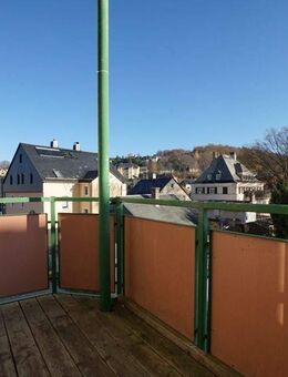 Geräumige, helle 4-Raum-Wohnung mit Balkon und Pkw-Stellplatz - Burkhardtsdorf