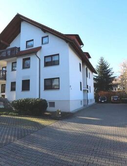 Hochwertig sanierte 2-Zimmer-Maisonette mit Balkon, Einbauküche, Garage & Stellplatz in Neukirchen - Neukirchen (Pleiße)