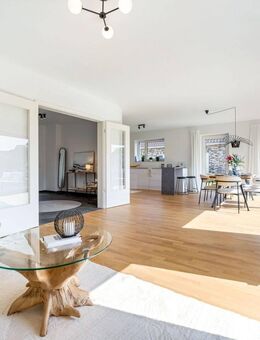Platz für die ganze Familie: Lichtdurchflutetes Architektenhaus für ein unbeschwertes Familienleben! - Hasloh