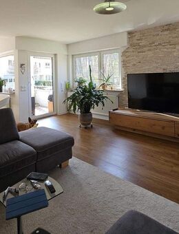 Charmante, helle und modernisierte 3,5-Zimmer-Wohnung mit Balkon/Loggia + Einzelgarage - Esslingen (Neckar)