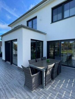 *Links die Ostsee, rechts das Achterwasser und dazwischen Ihre Stadtvilla, in idyllischer Ruhe* - Zempin