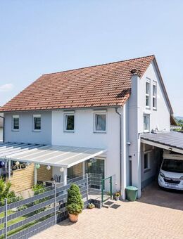 Familienfreundliche Doppelhaushälfte mit Garten und riesiger Doppelgarage - mitten in Lauchringen - Lauchringen