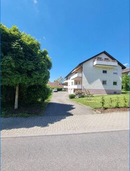Gepflegte 4,5 Zimmer Wohnung mit Garage in schöner Wohnlage in Güttingen - beziehbar ab 01.12.2025 - Radolfzell (Bodensee)