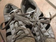 Stark Getragene Adidas Superstars mit Duft Käsefüße Schweißfüße 4 Jahre alt intensiv duftend dreckig Schuhe Sneaker Turnschuhe Sportschuhe Fußfetisch Liebhaber Sammler Käsefüße Füße schwitzen - Grafenau (Bayern)