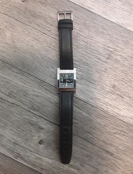 🔥 Traumhafte Gucci 7700M Frauenuhr – Das perfekte Geschenk für deine Frau! Luxus, Stil & Perfektion! 🔥 - Duisburg