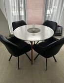 Runder weißer Tisch & 4 drehbare Stühle in 25462