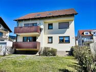 Sofort beziehbare 3 Zimmer-Dachgeschosswohnung mit Privatkeller, Balkon und Garage in beliebter Siedlungslage der Kreisstadt - Haßfurt