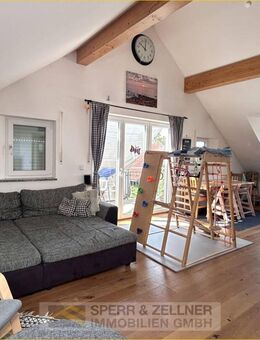 Isen- Gut geschnittene 3-Zimmer-Dachgeschosswohnung in einem ruhigen Mehrfamilienhaus - Isen