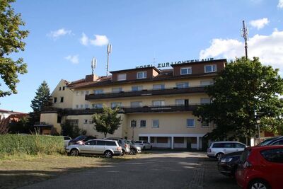 Ehemaliges Hotel sucht neuen Besitzer! Umbau zu altengerechten Wohnen denkbar...