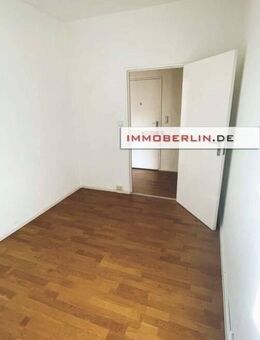 IMMOBERLIN.DE - Sehr angenehme Wohnung mit Sonnenloggia in herrlicher Lage - Berlin