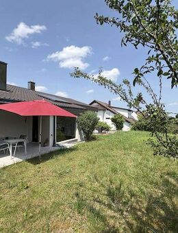 Von privat: Ruhiges Einfamilienhaus mit Einliegerwohnung - Markgröningen